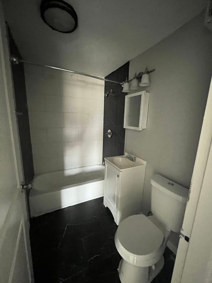 416 Franklin Ave #A05 - Photo 2 of 5
