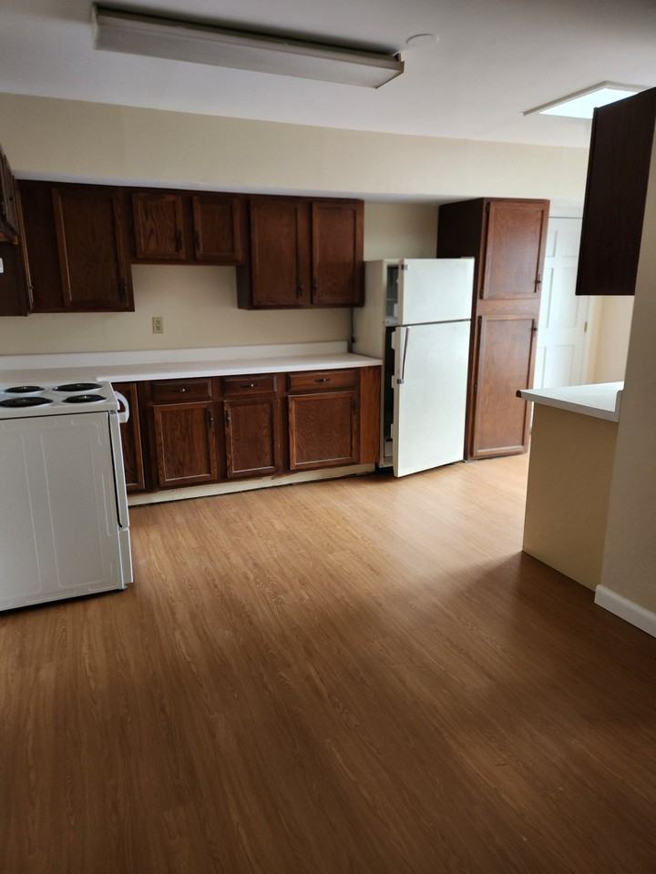 94 N Main St - Photo 5 of 9