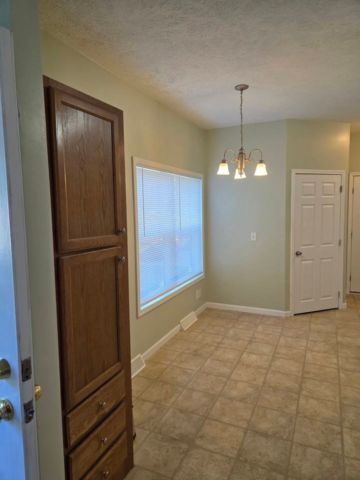 818 La Salle Dr - Photo 4 of 12
