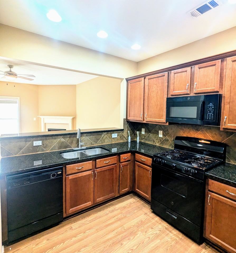 300 Knelston Oak Dr - Photo 4 of 19