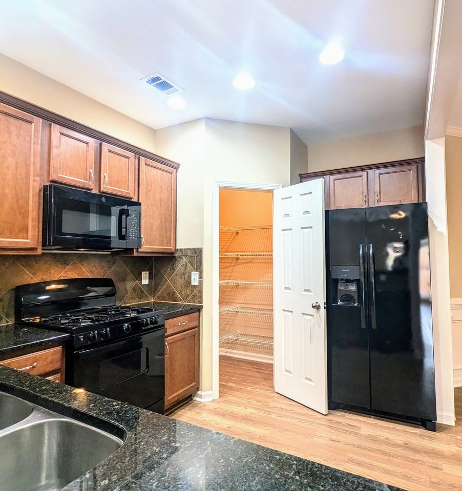 300 Knelston Oak Dr - Photo 5 of 19