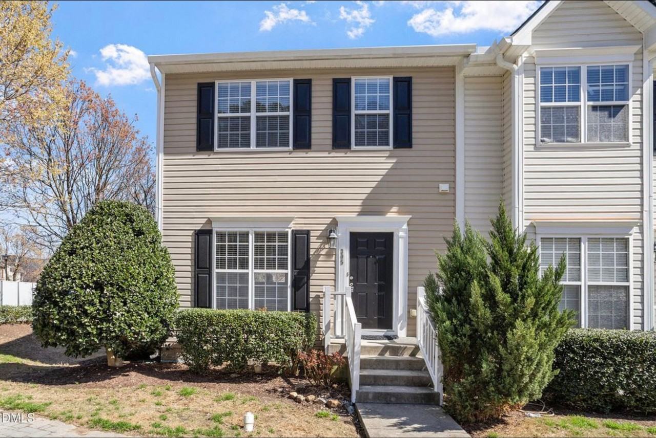 305 Anterbury Dr - Photo 3 of 20