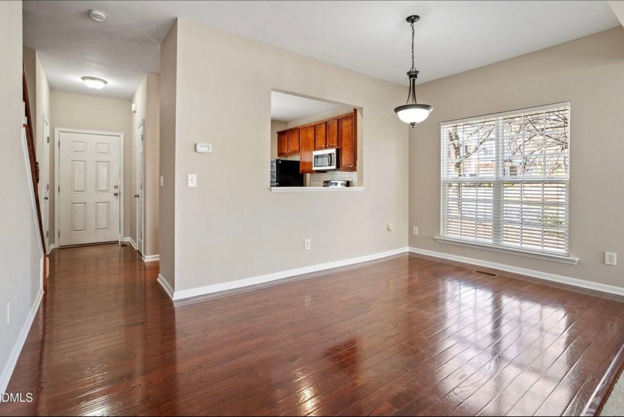 305 Anterbury Dr - Photo 5 of 20