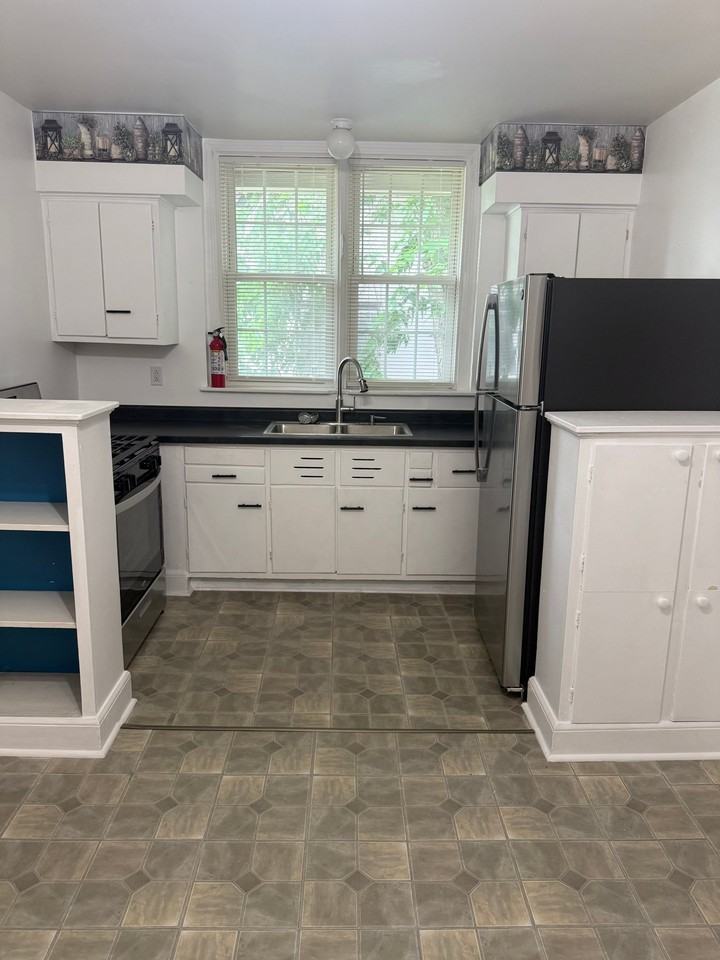 318 Macon Ave - Photo 4 of 8