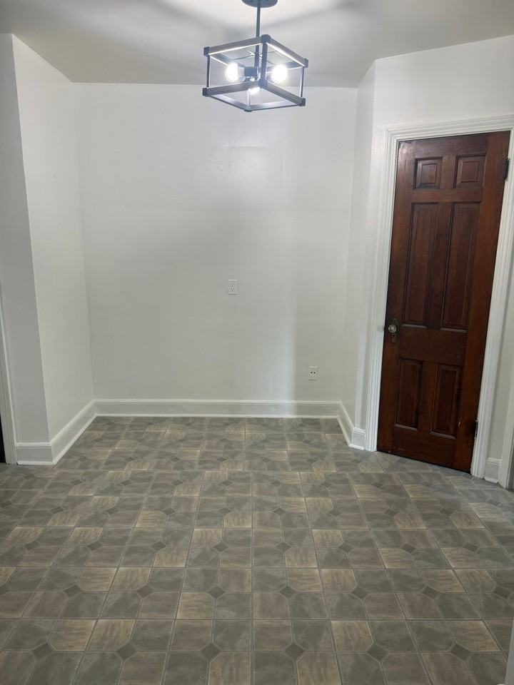 318 Macon Ave - Photo 5 of 8