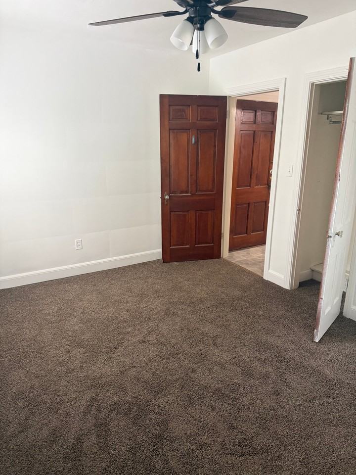 318 Macon Ave - Photo 7 of 8