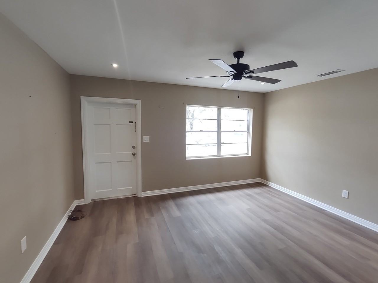 615 Hollingsworth Rd #617 - Photo 2 of 16