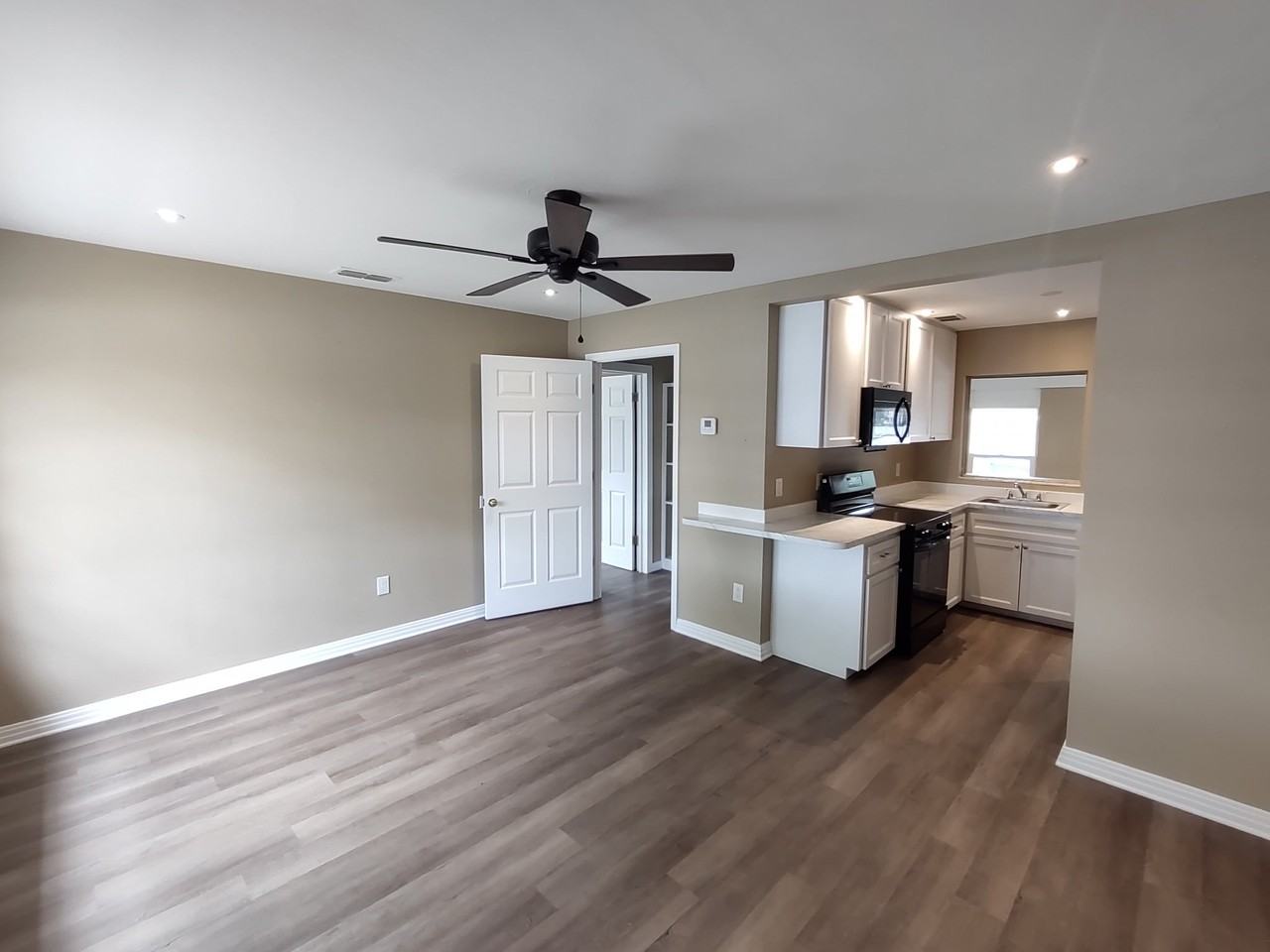 615 Hollingsworth Rd #617 - Photo 3 of 16