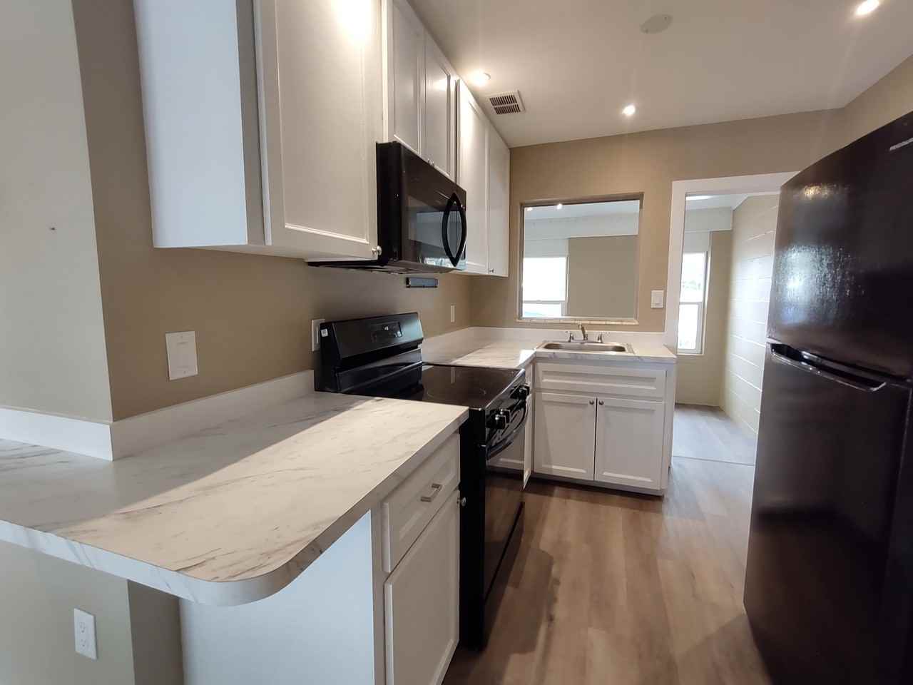 615 Hollingsworth Rd #617 - Photo 4 of 16