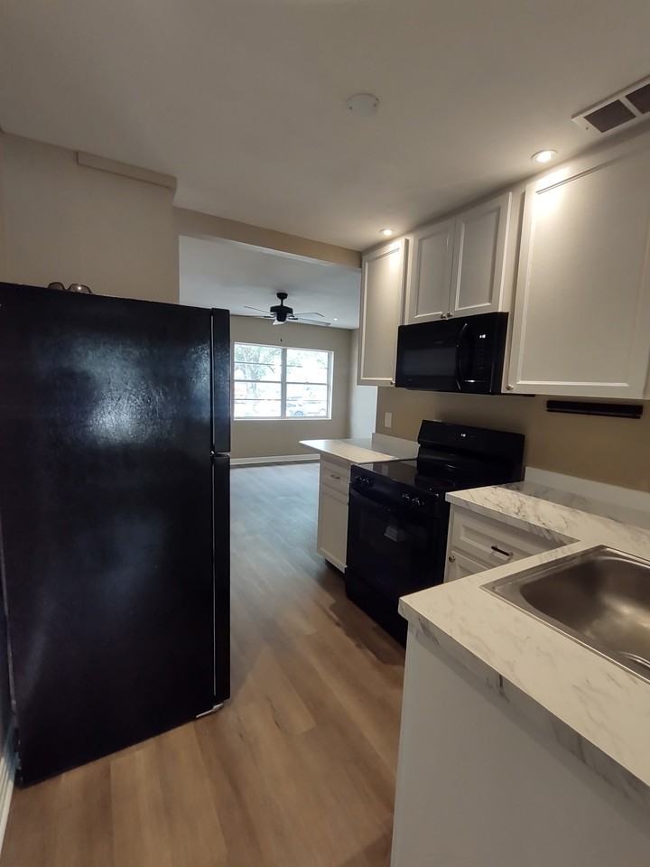 615 Hollingsworth Rd #617 - Photo 5 of 16