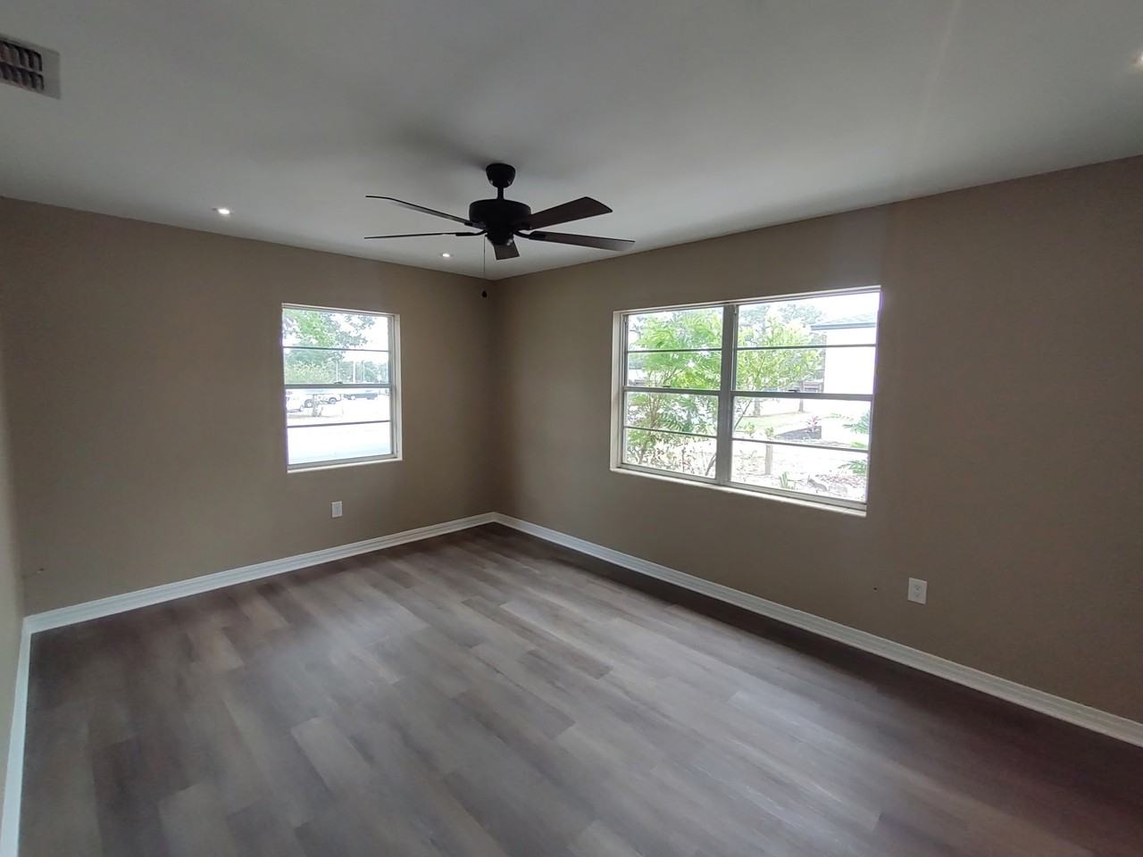 615 Hollingsworth Rd #617 - Photo 6 of 16