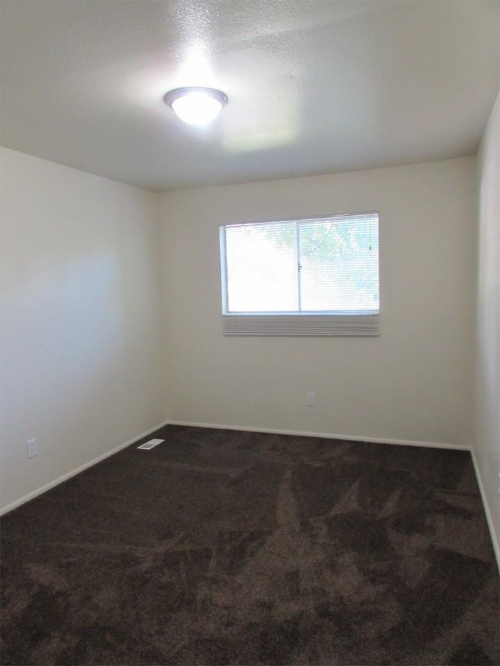 1715 N St - Photo 3 of 18