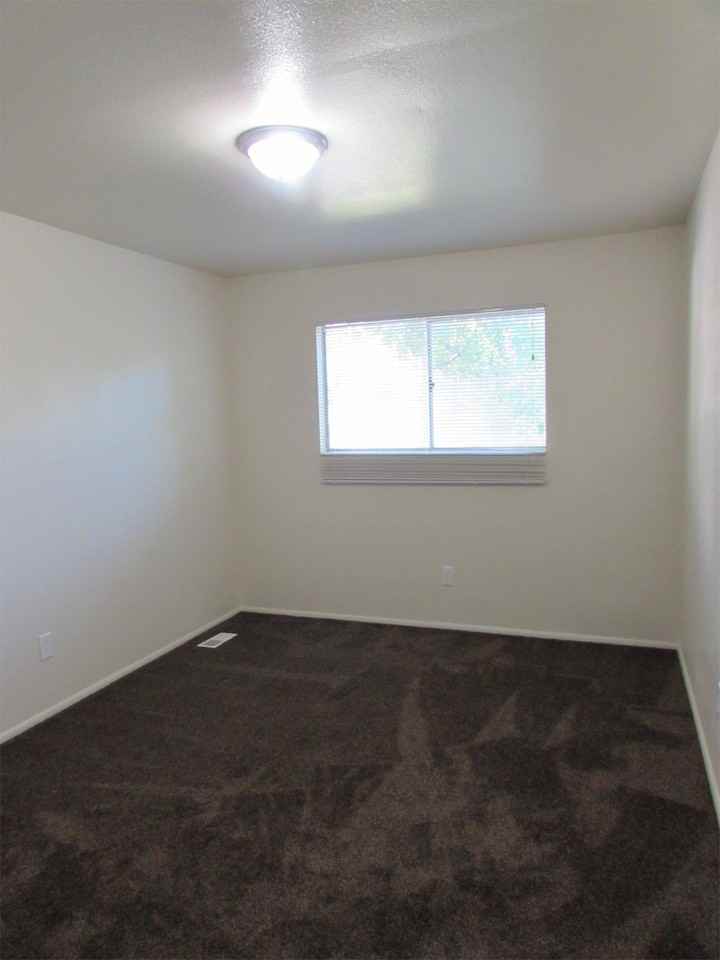 1715 N St - Photo 4 of 18