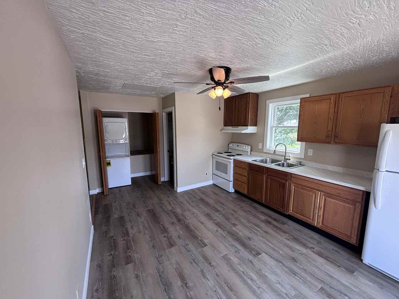 11247 Knoxville Rd #B - Photo 3 of 9