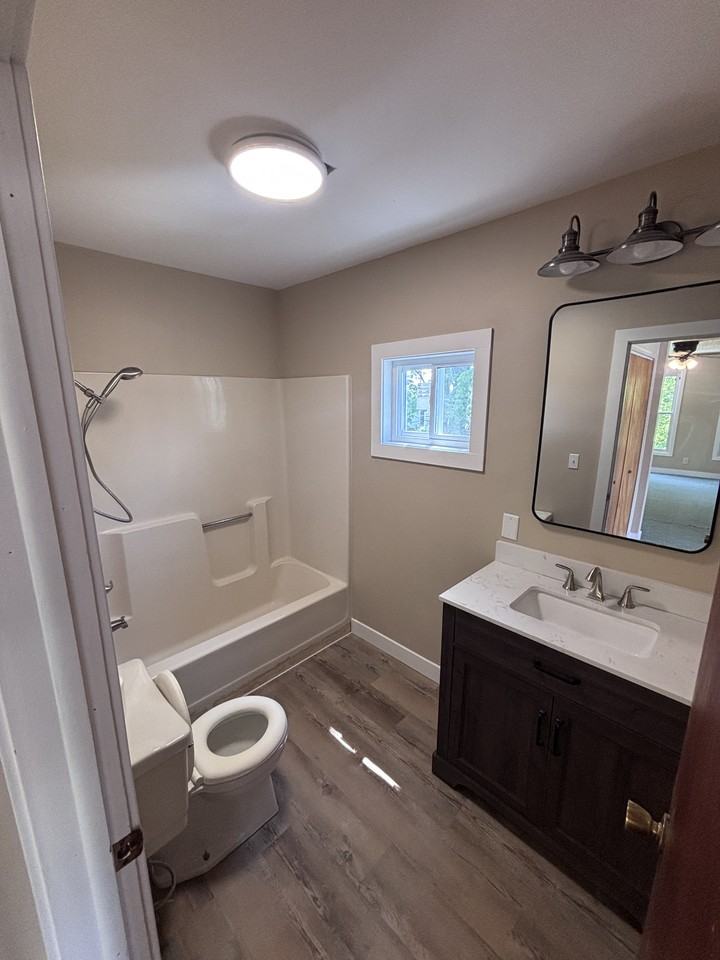 11247 Knoxville Rd #B - Photo 4 of 9
