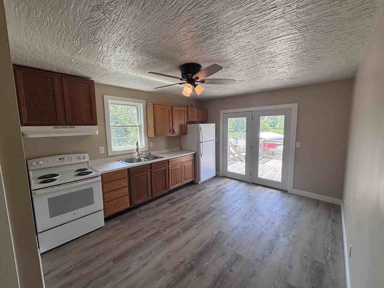 11247 Knoxville Rd #B - Photo 5 of 9