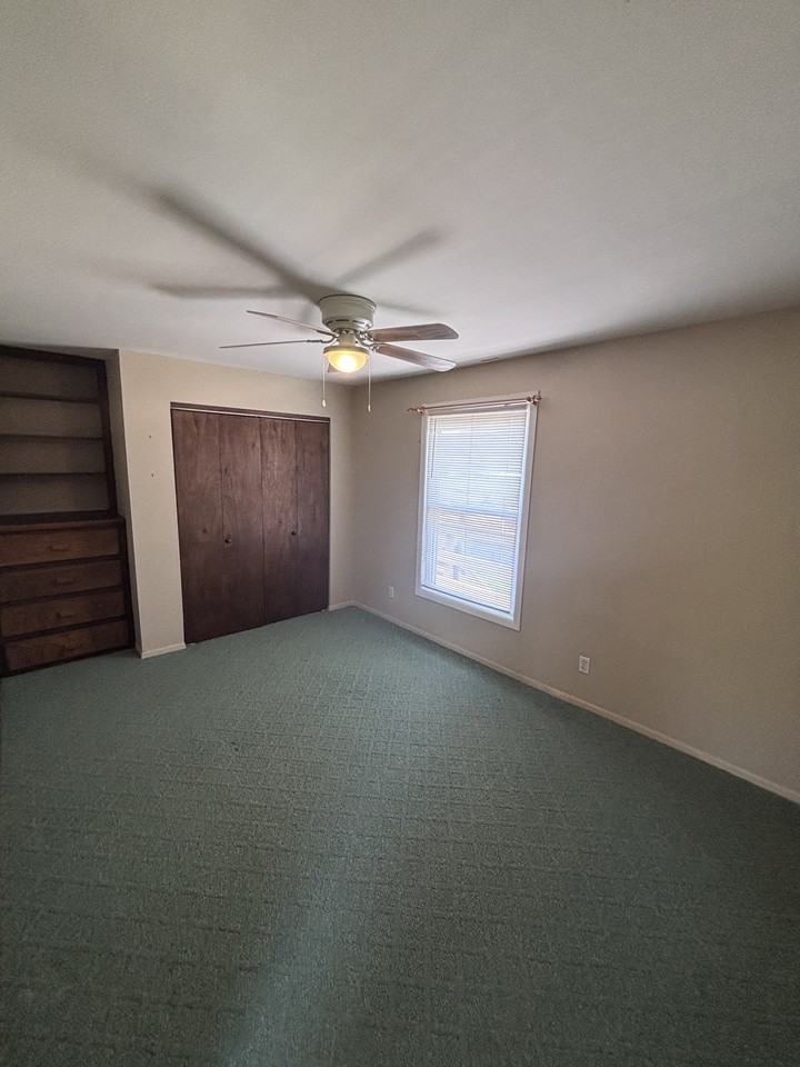11247 Knoxville Rd #B - Photo 6 of 9