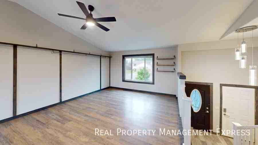 3920 S Stanford Ave - Photo 3 of 13