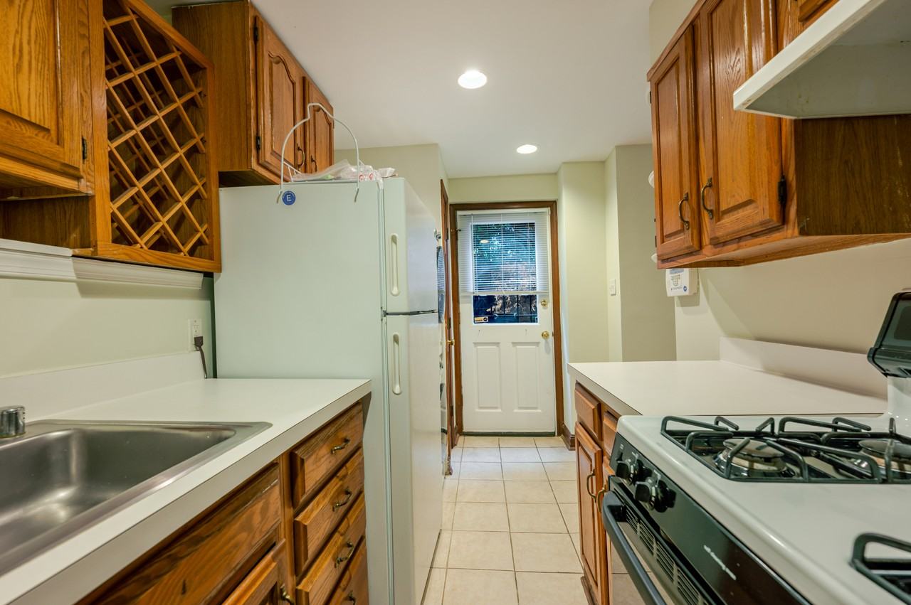 300 F St Ne #BS - Photo 3 of 12
