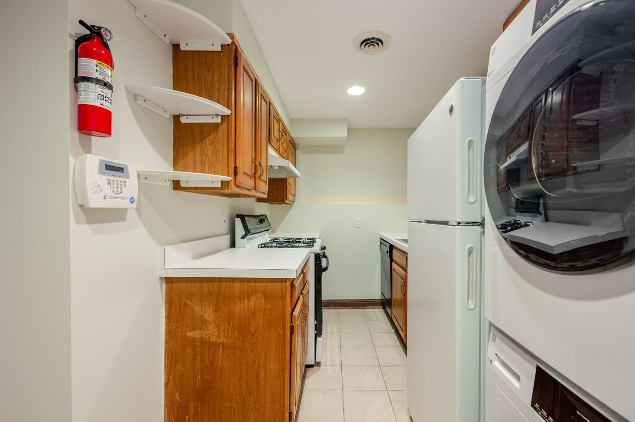 300 F St Ne #BS - Photo 5 of 12