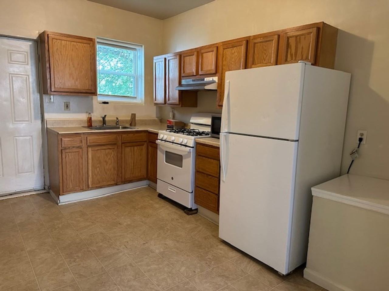 1710 Briggs St - Photo 4 of 12