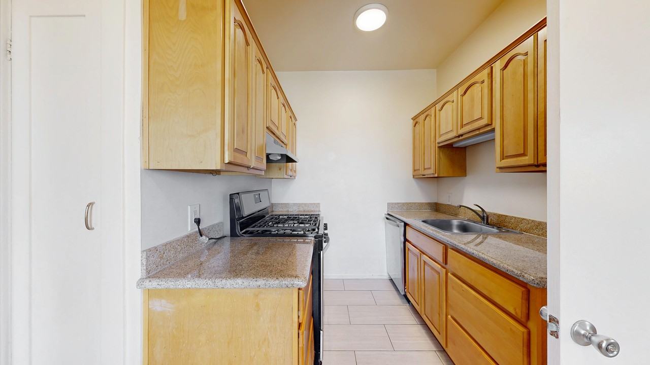 920 Fulton St #203 - Photo 2 of 12
