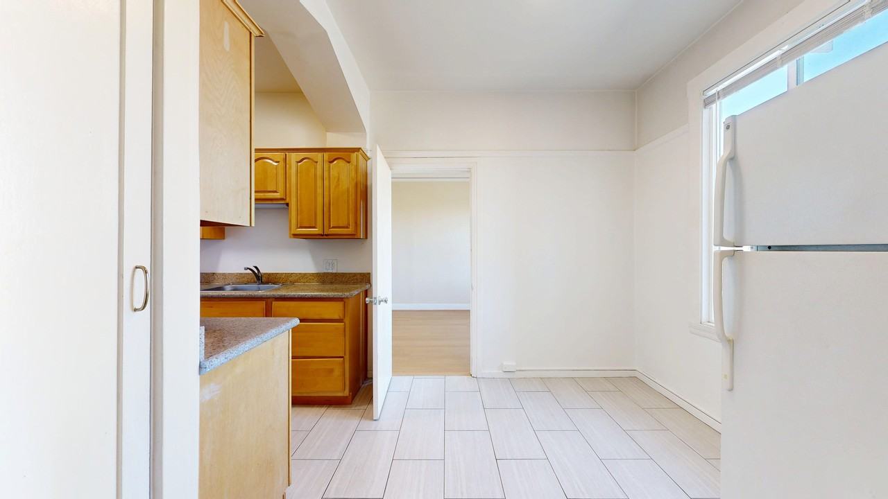 920 Fulton St #203 - Photo 4 of 12