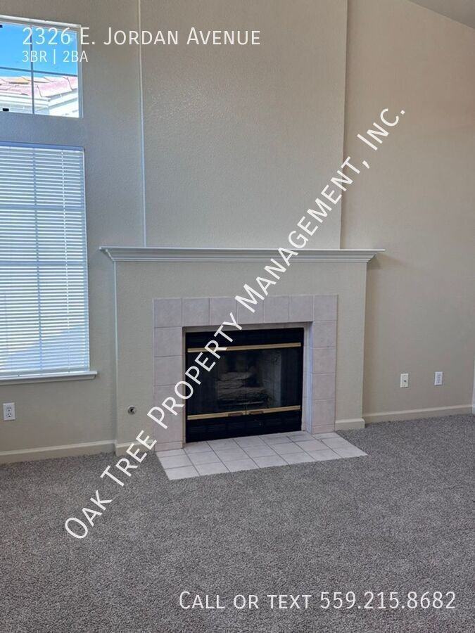 2326 E Jordan Ave - Photo 3 of 16