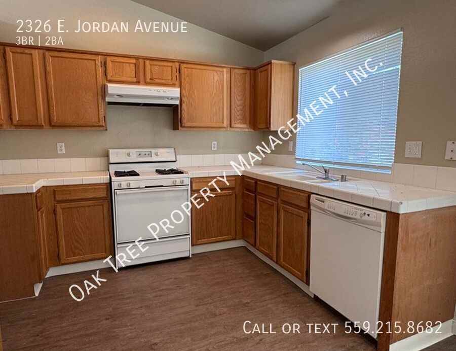 2326 E Jordan Ave - Photo 6 of 16