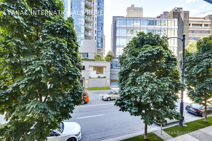 1477 206-1477 Pender St W - Photo 7 of 17