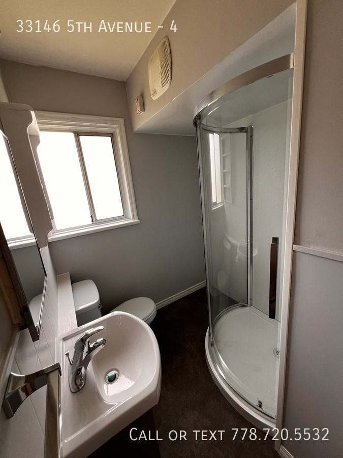 33146 5th Ave #4 - Photo 6 of 8