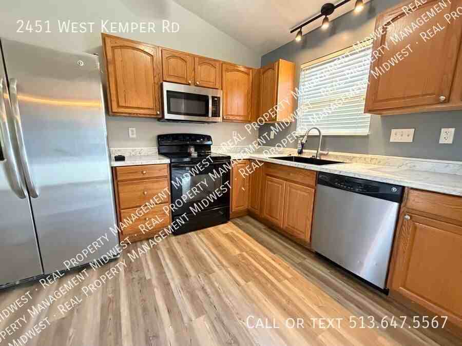 2451 W Kemper Rd - Photo 2 of 21