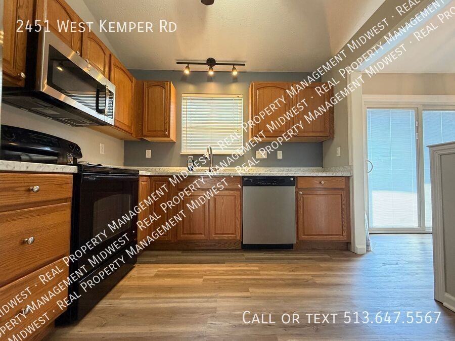 2451 W Kemper Rd - Photo 3 of 21