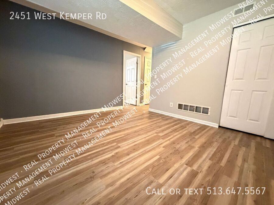 2451 W Kemper Rd - Photo 7 of 21