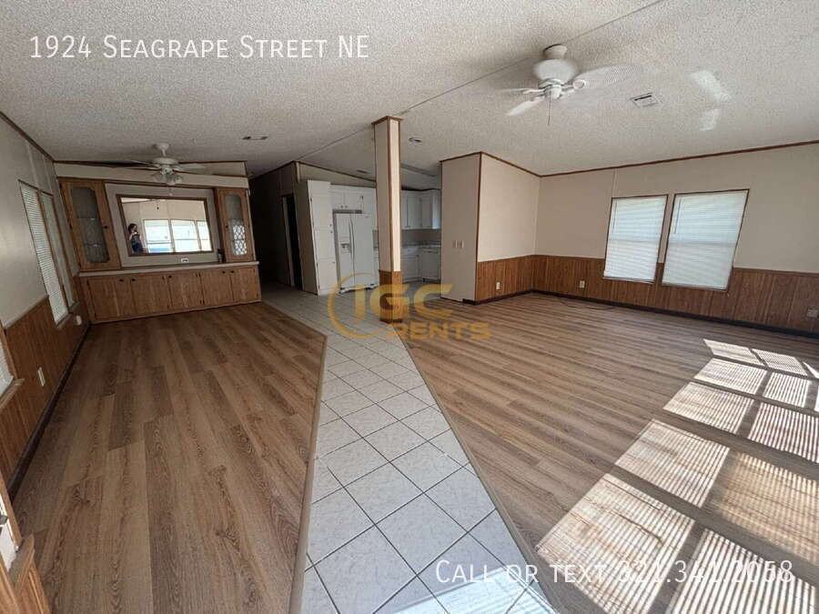 1924 Seagrape St Ne - Photo 2 of 19