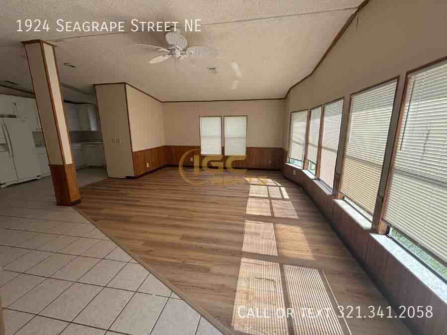 1924 Seagrape St Ne - Photo 3 of 19
