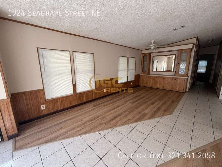 1924 Seagrape St Ne - Photo 5 of 19