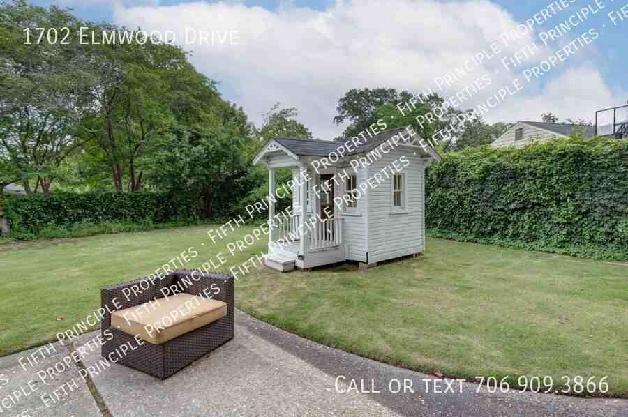 1702 Elmwood Dr - Photo 4 of 43