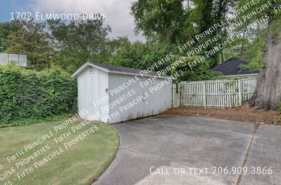 1702 Elmwood Dr - Photo 6 of 43