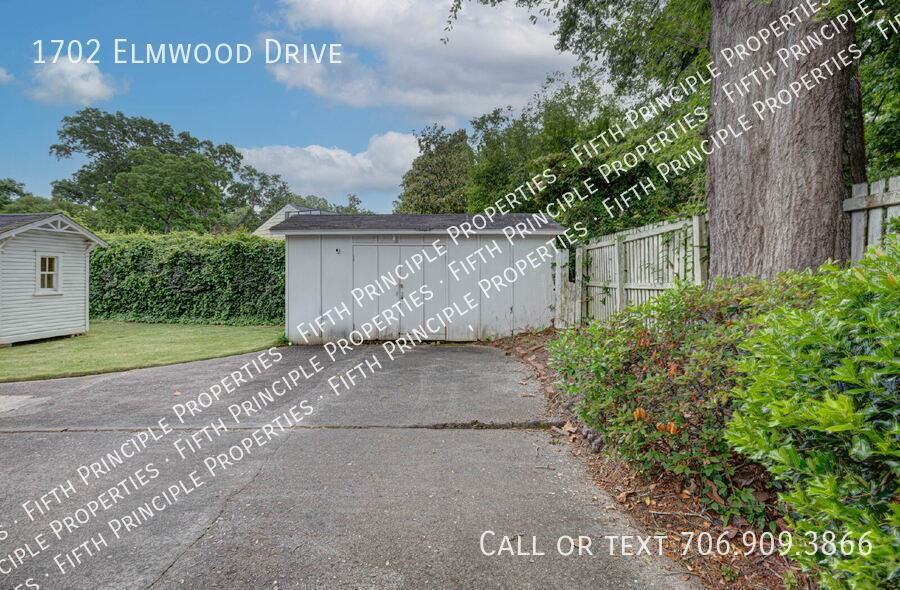 1702 Elmwood Dr - Photo 7 of 43