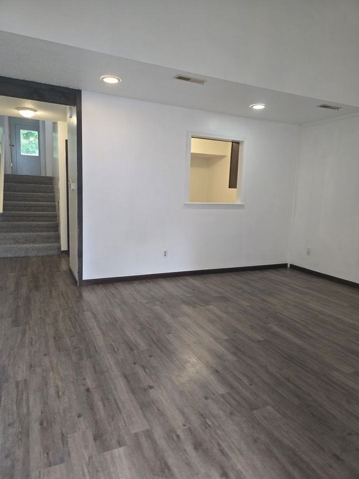 2305 Southridge Dr #D - Photo 3 of 13