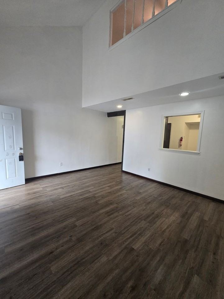 2305 Southridge Dr #D - Photo 4 of 13
