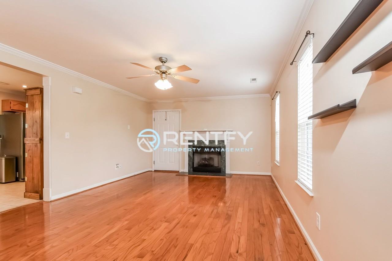 604 Whitney Rd - Photo 3 of 20
