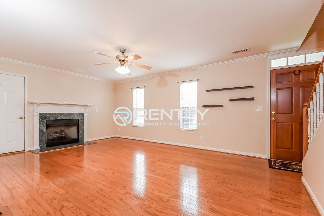 604 Whitney Rd - Photo 5 of 20