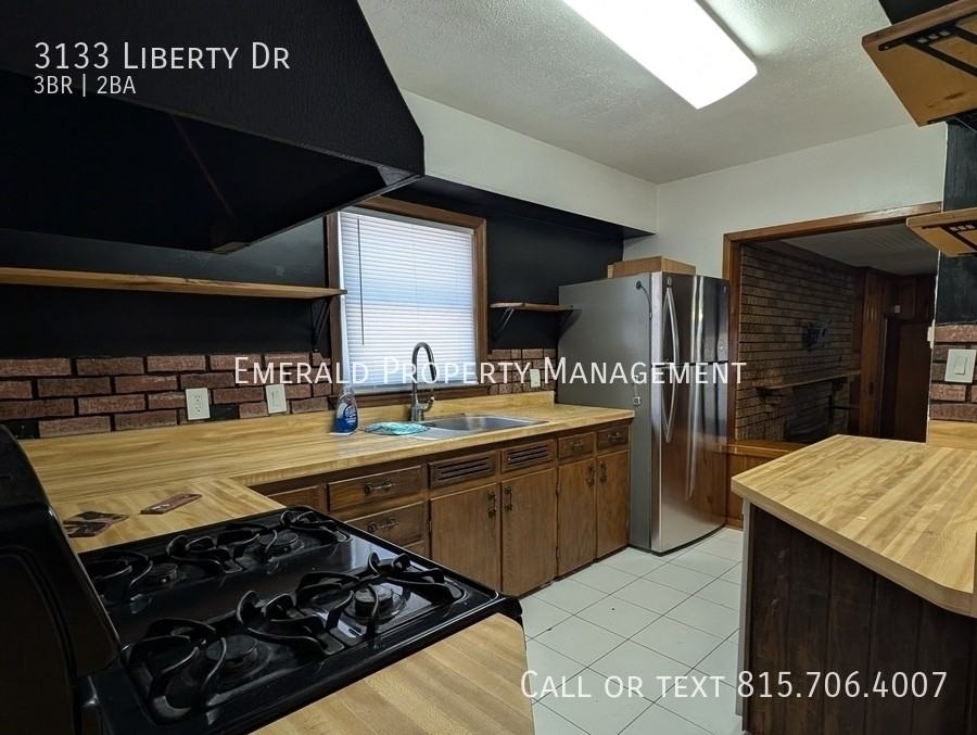 3133 Liberty Dr - Photo 4 of 12