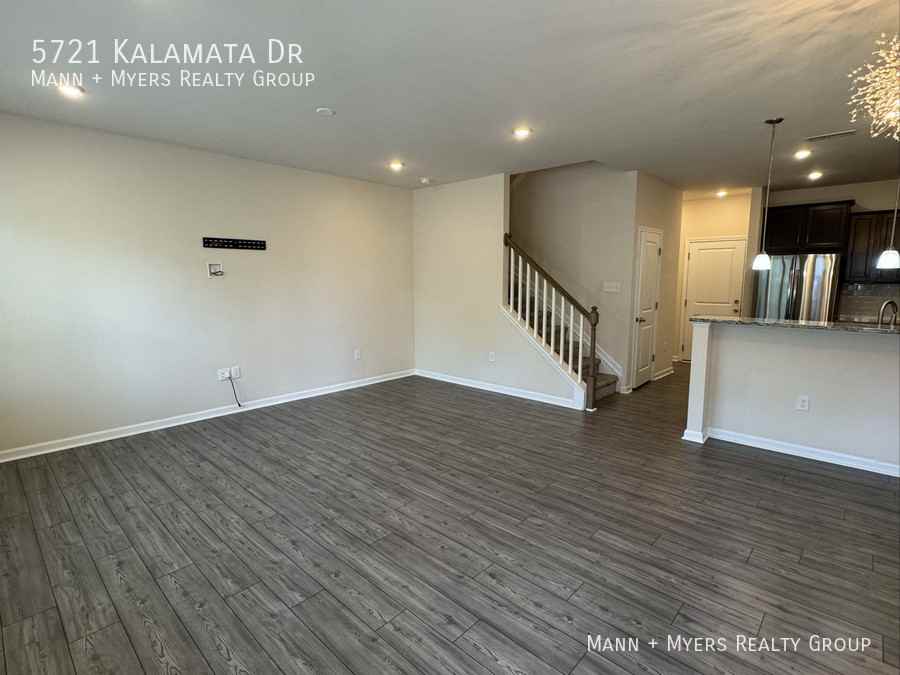 5721 Kalamata Dr - Photo 4 of 28