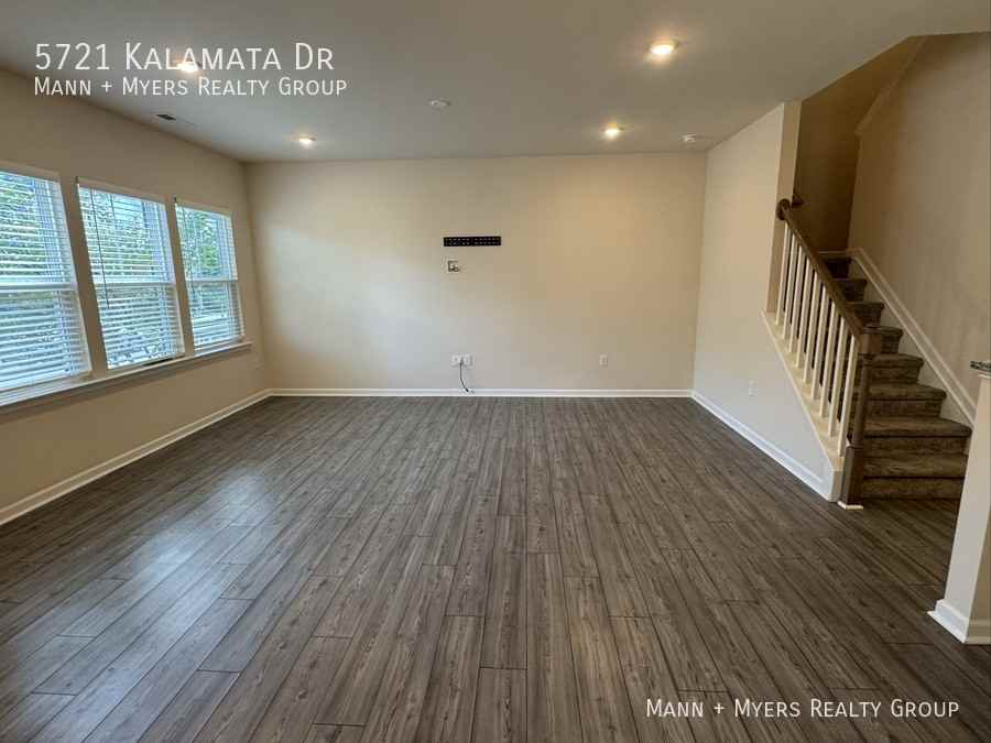 5721 Kalamata Dr - Photo 5 of 28