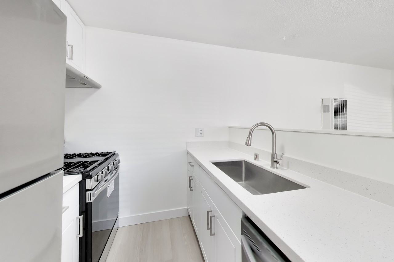 3012 E 18th St #5 - Photo 5 of 18