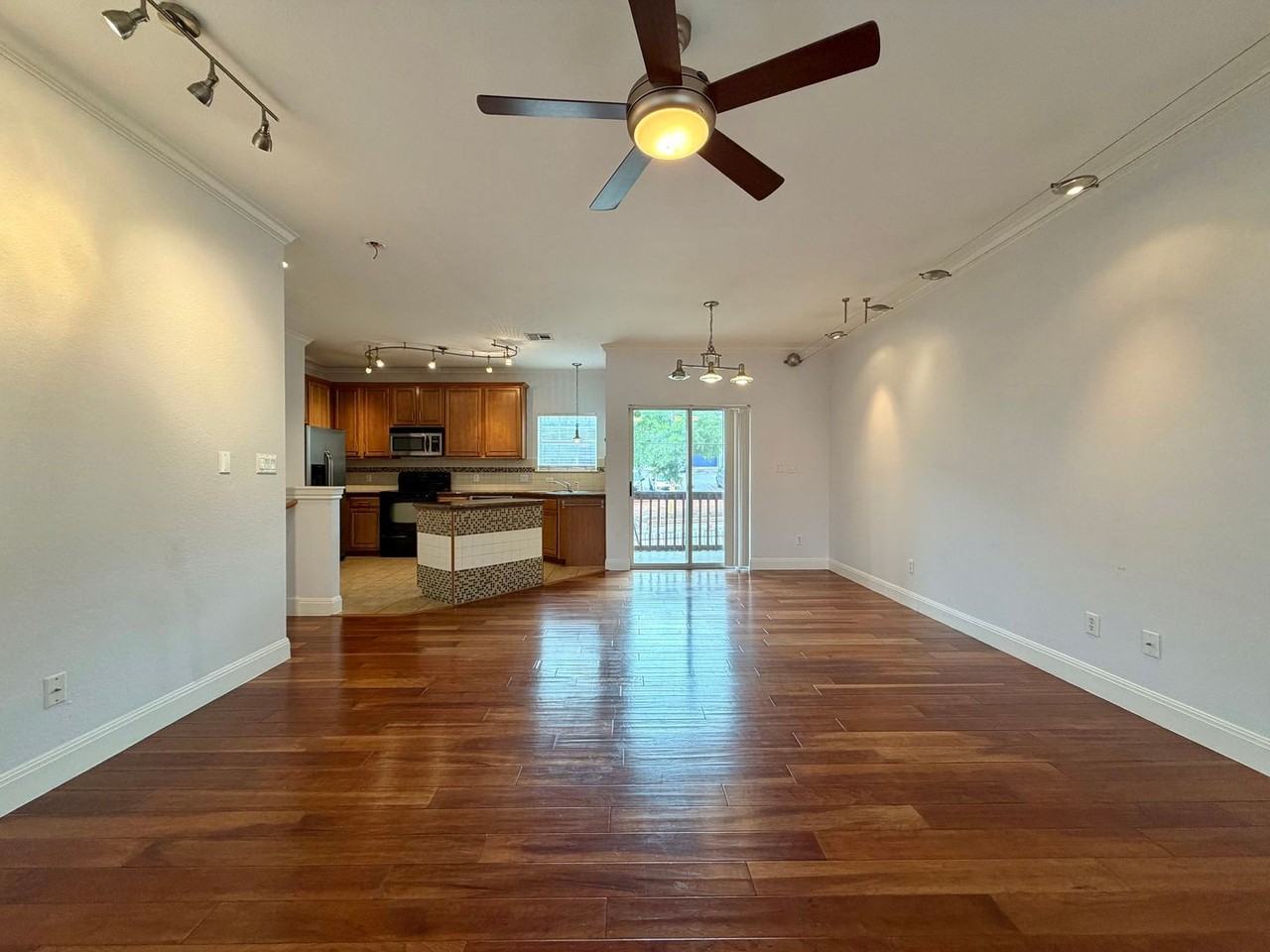 1402 Parker Ln #8 - Photo 7 of 25
