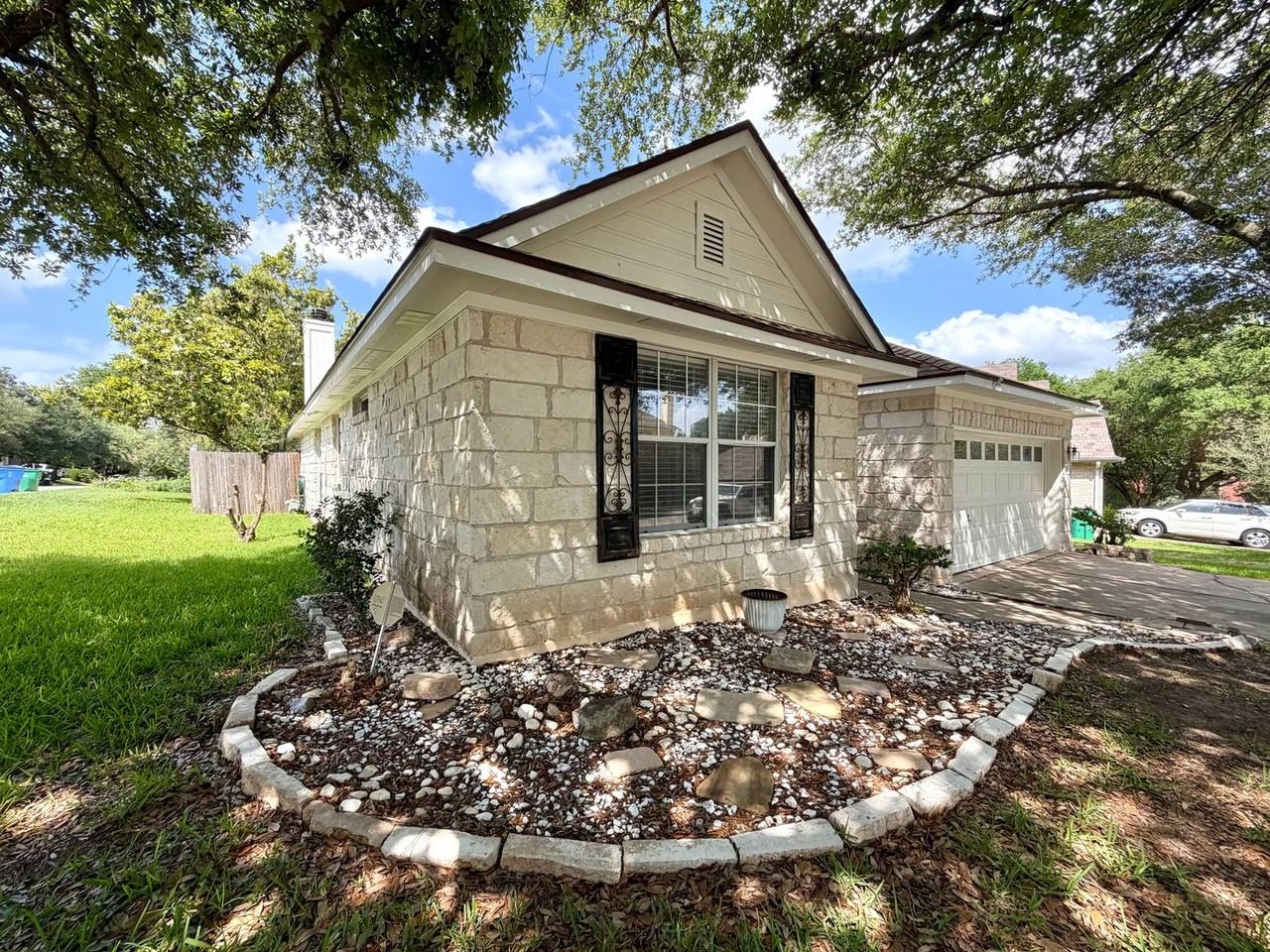 14900 Doria Dr - Photo 3 of 32